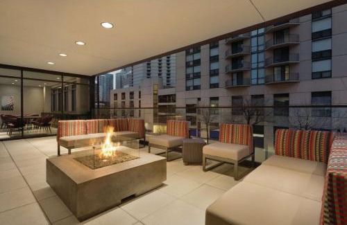 Near North Side Hotel | Home2 Suites By Hilton Chicago River North