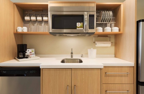 Waukesha Hotel | Home2 Suites by Hilton Milwaukee Brookfield