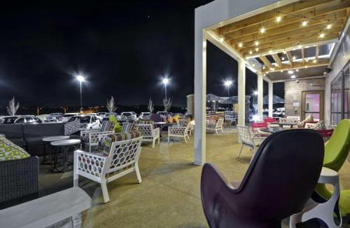 Waldron Hotel | Home2 Suites by Hilton KCI Airport