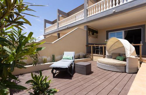 Arenas del Mar House | Home2Book Ocean View House El Médano, Pool