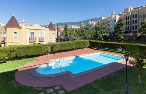 La Quinta Apartment | Home2Book Serenity Terrace & Pool, La Quinta