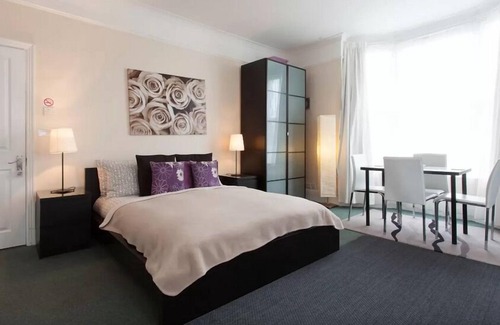 Southfield House | Home2Home-Rooms