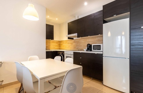 El Ejido Apartment | HOMEABOUT LA MERCED APARTMENT X-1 (3BR 3BT)