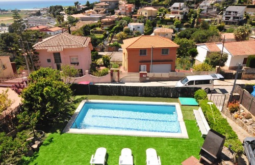 Santa Susanna Villa | HomeHolidaysRentals Corinne