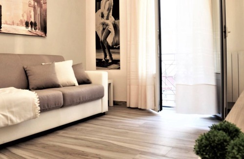 Lazzaretto Apartment | HomeLovers Bright and white house Porta Venezia Metro Station