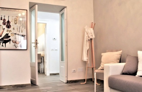 Lazzaretto Apartment | HomeLovers Bright and white house Porta Venezia Metro Station