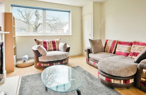 Middle Park and Sutcliffe Apartment | Homely 2-bedroom apartment in nice London with WiFi