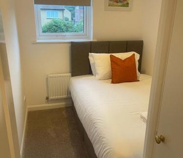 Bletchley House | Homely 3-bed home Milton Keynes