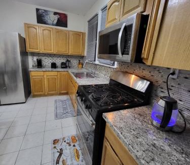 Weequahic Apartment | Homely 3 Bedroom unit