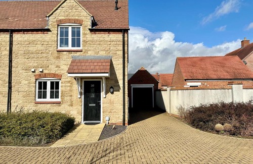 Bicester House | Homely 3 bedroomed House in Bicester