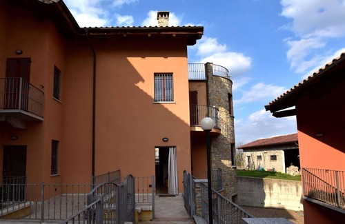 Belvedere Langhe Apartment | Homely Apartment with Roof Terrace, Garden Furniture, Garage