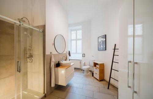Moabit Apartment | Homely Berlin - Luxurious, Spacious, Near Victory Column, River