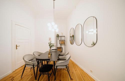 Moabit Apartment | Homely Berlin - Luxurious, Spacious, Near Victory Column, River