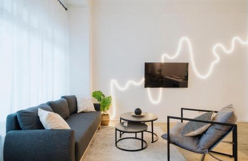 Moabit Apartment | Homely Berlin - Luxurious, Spacious, Near Victory Column, River