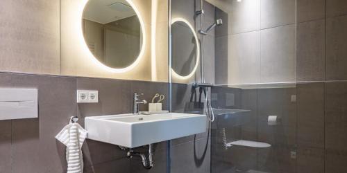 Schwanheim Apartment | Homely! Skyview Apartment Frankfurt Airport, Fair, Rooftop, Gym!