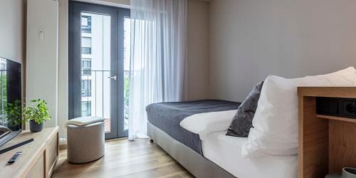 Schwanheim Apartment | Homely! Skyview Apartment Frankfurt Airport, Fair, Rooftop, Gym!