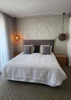 Sandown Apartment | Homely stay in the tallest building in Africa
