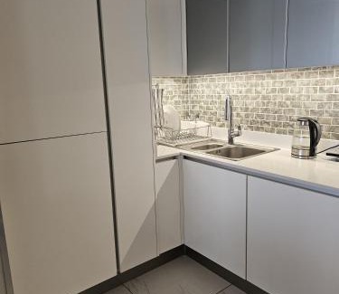 Sandown Apartment | Homely stay in the tallest building in Africa