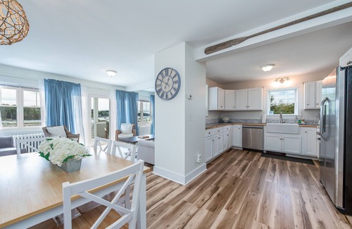Mid-Coast and Islands House | Homeport - Modern oceanfront cottage overlooking quintessential Mackerel Cove