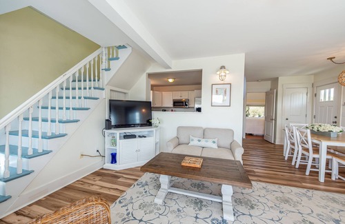 Mid-Coast and Islands House | Homeport - Modern oceanfront cottage overlooking quintessential Mackerel Cove