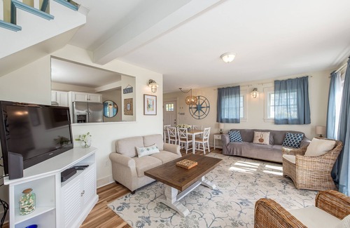 Mid-Coast and Islands House | Homeport - Modern oceanfront cottage overlooking quintessential Mackerel Cove