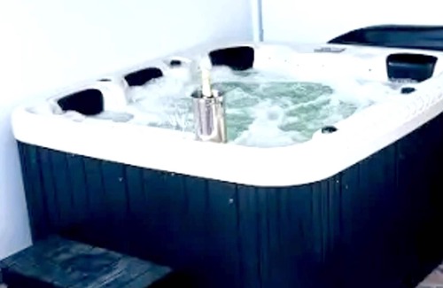 Trois-Bassins Apartment | Homerez - 100 m away from the beach! Nice appartement for 4 ppl. with jacuzzi