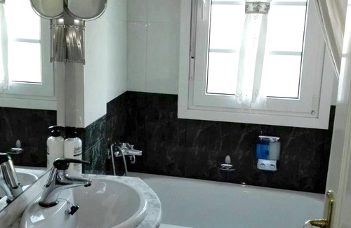 La Coruna Apartment | Homerez - 200 m away from the beach! Appartement for 5 ppl. at A Coruña