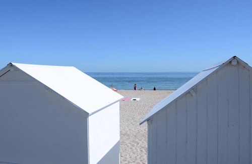Bernieres-sur-Mer House | Homerez - 300m from the beach! House for 2 pers. in Bernieres-sur-Mer
