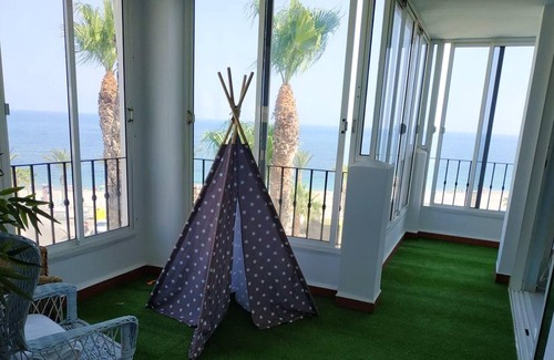 Aguadulce House | Homerez - 75 m away from the beach! Spacious house for 8 ppl. with shared pool