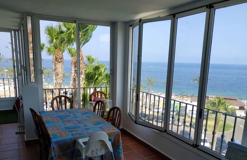 Aguadulce House | Homerez - 75 m away from the beach! Spacious house for 8 ppl. with shared pool