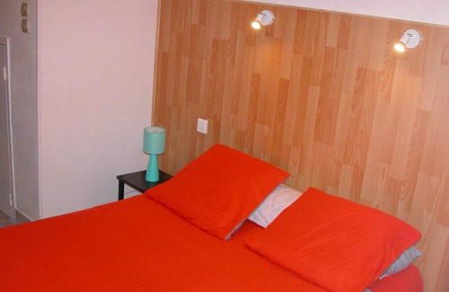 Neris-les-Bains Apartment | Homerez - Amazing apartement for 3 ppl. with garden at Néris-les-Bains