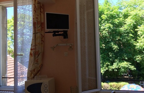 Neris-les-Bains Apartment | Homerez - Amazing studio for 2 ppl. with garden at Néris-les-Bains