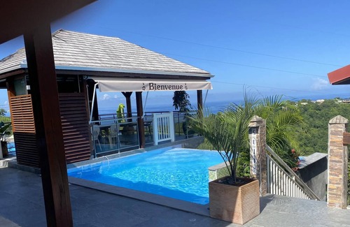 Marigot House | Homerez - Amazing bungalow 6 km away from the beach for 2 ppl. with shared pool