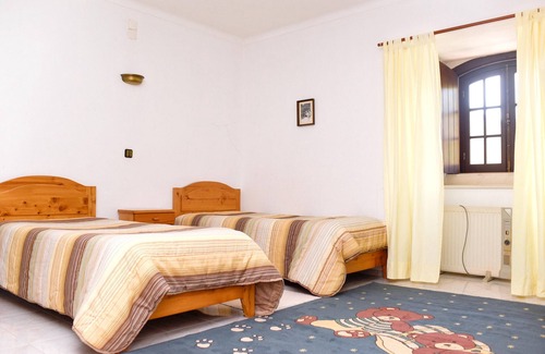 Sao Joao Batista House | Homerez - Amazing house for 4 ppl. with shared pool and terrace at Porto de Mós
