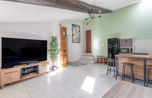 L'Isle-sur-la-Sorgue Apartment | Homerez - Apt. in L'Isle-sur-la-Sorgue