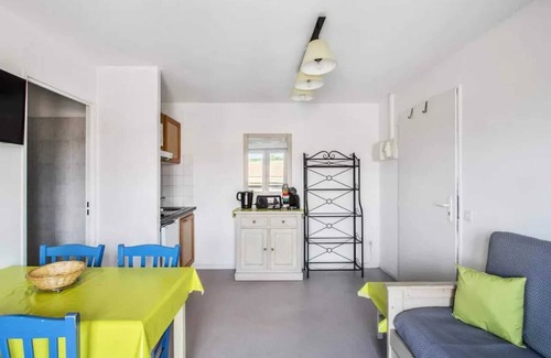 Carnoux-en-Provence Apartment | Homerez - Apartment Carnoux-en-Provence.