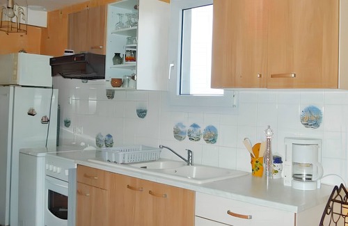 Montmartin-sur-Mer Apartment | Homerez - Apartment Montmartin-sur-Mer