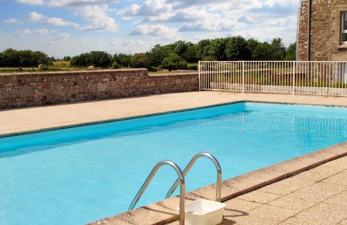 Montmartin-sur-Mer Apartment | Homerez - Apartment Montmartin-sur-Mer