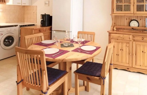 Vaux-sur-Mer Apartment | Homerez - Apartment in Vaux-sur-Mer.
