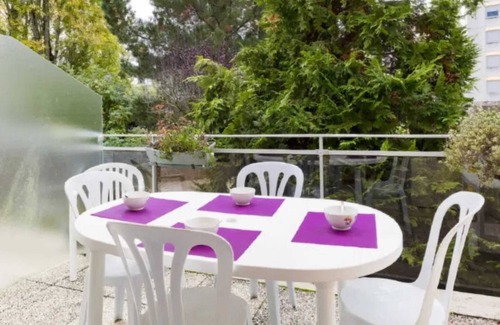Vaux-sur-Mer Apartment | Homerez - Apartment in Vaux-sur-Mer.