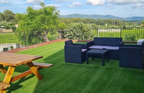 Le Castellet Apartment | Homerez - Apartment in Castellet