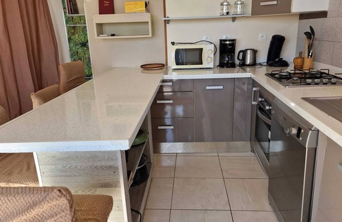 Saint-Paul Apartment | Homerez - Apartment in Saint-Paul, Sea View
