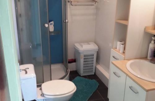 Saint-Denis Apartment | Homerez - Apartment Saint-Denis, parking.