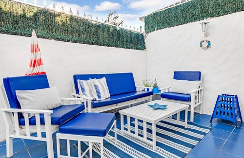 Las Rosas Apartment | Homerez - Appartement 1 km away from the beach for 4 ppl. with shared pool