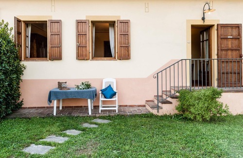 Montecarlo Apartment | Homerez - Beautiful appartement for 5 ppl. with shared pool at Montecarlo