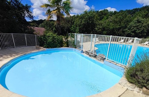 Mauroux Ski Chalet | Homerez - Beautiful chalet for 6 ppl. with shared pool and terrace at Mauroux