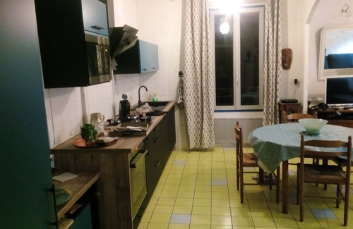 Reillanne House | Homerez - Beautiful house for 6 ppl. with garden and terrace at Reillanne