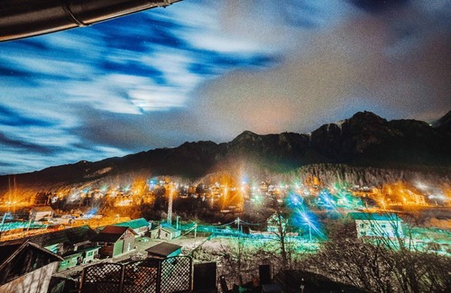 Busteni Ski Chalet | Homerez - Big chalet 1 km away from the slopes for 9 ppl. with garden at Bușteni