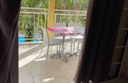 Baille-Argent Apartment | Homerez - Bright apartment in Pointe-Noire with shared pool