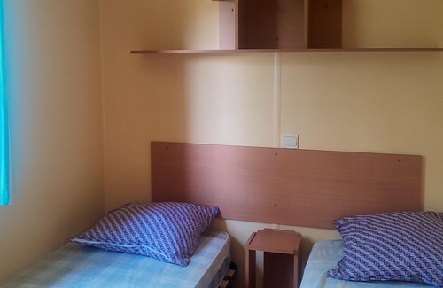 Saujon House | Homerez - Bungalow 10 km away from the beach for 4 ppl. with terrace at Saujon